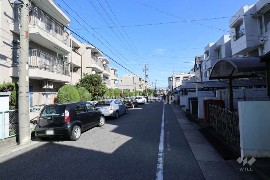 敷地南側の前面道路