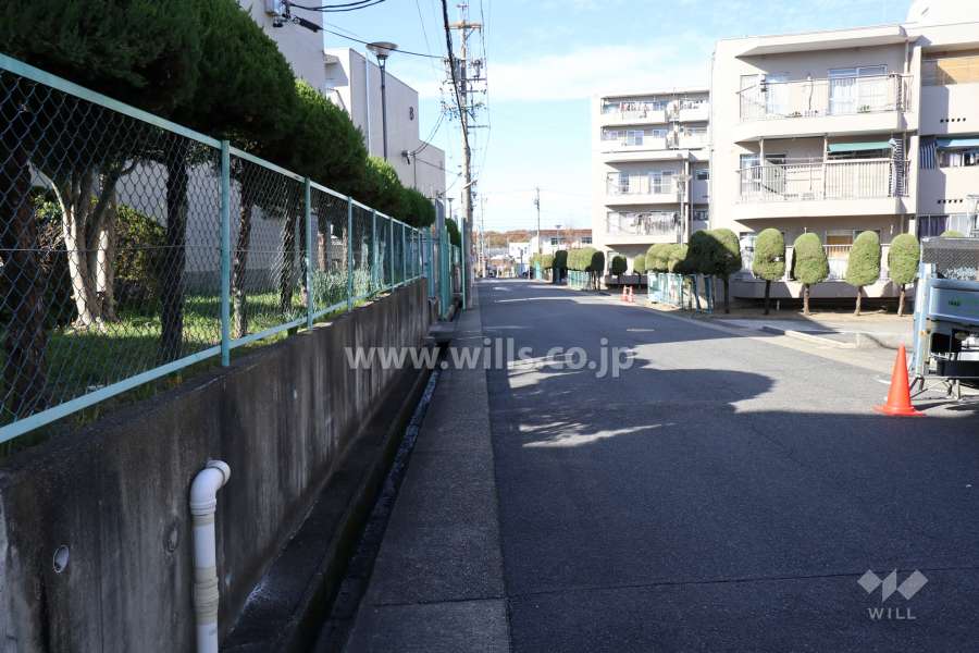 敷地東側の前面道路