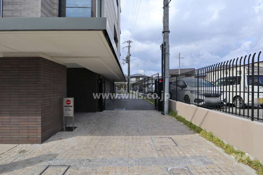 駐車場出入り口