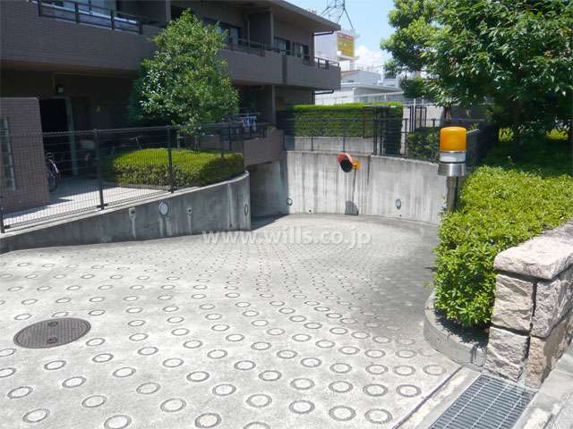 エントランス横にある駐輪場