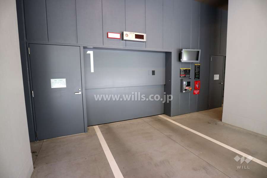 駐車場出入り口