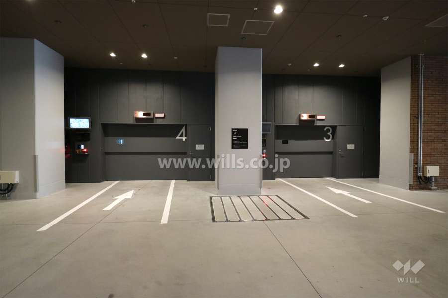 駐車場出入り口　