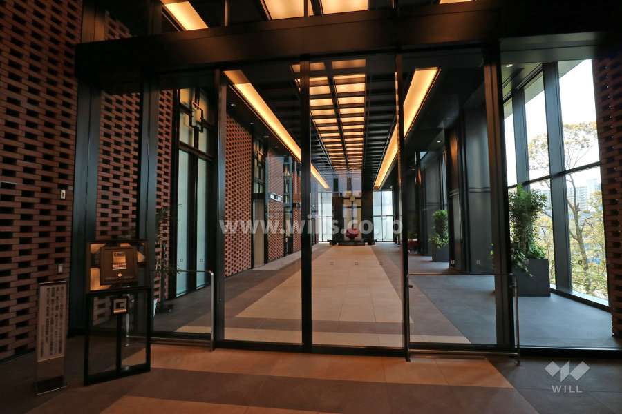 エントランスはオートロック付きです。