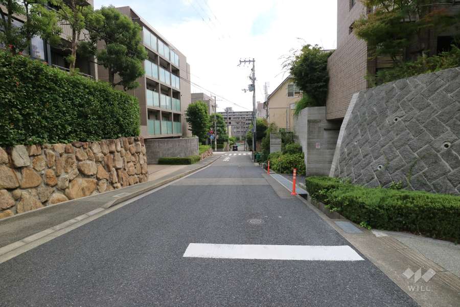 敷地東側の前面道路