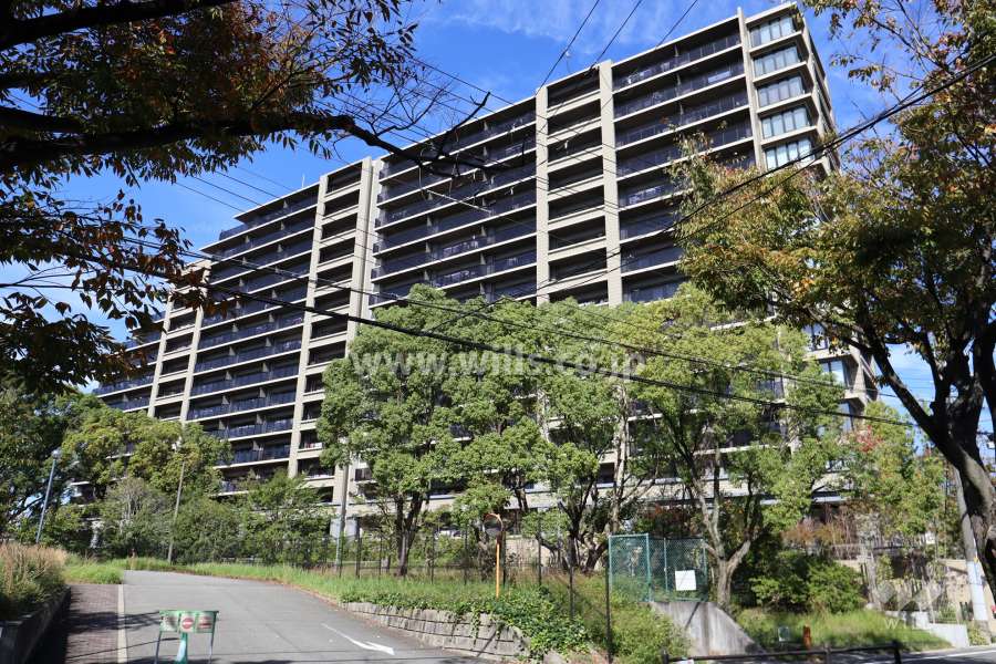 ファインシティ千里津雲台の外観(南東側から)