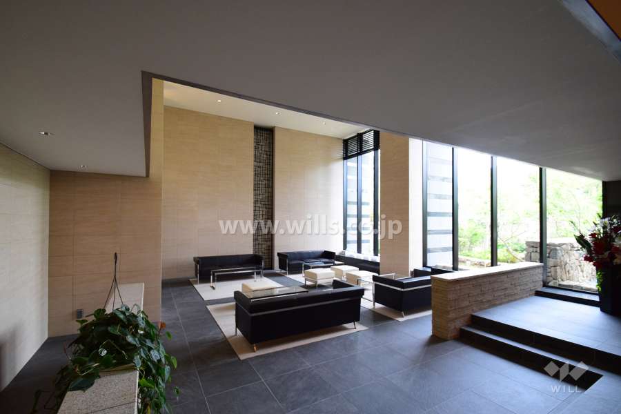 エントランスホールには談話スペースが設けられています。