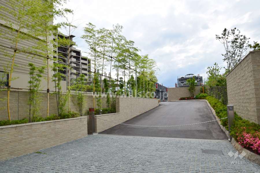 駐車場出入り口