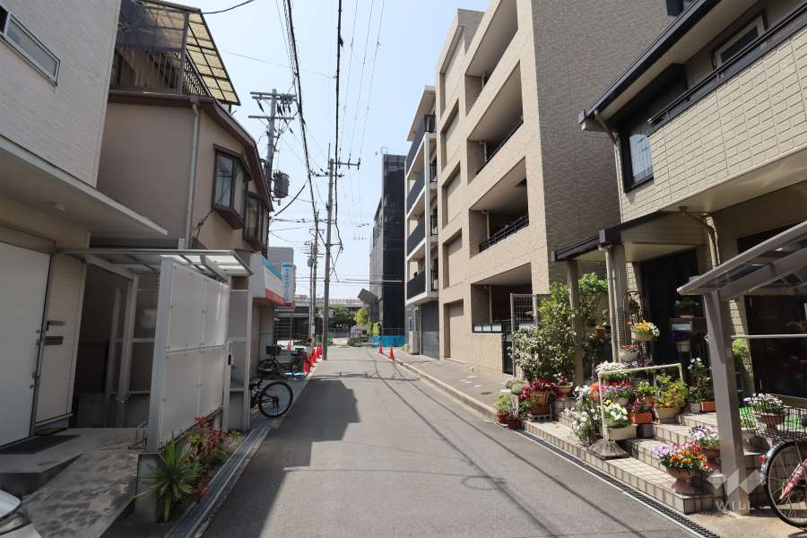 敷地南側の前面道路