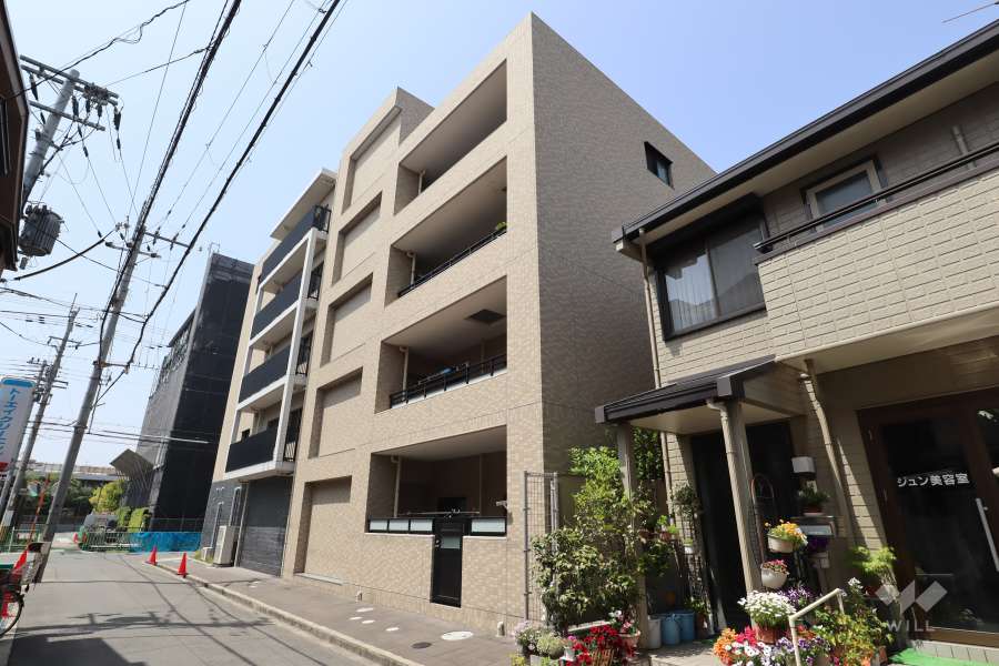 プレサンスグラン茨木壱番館の外観（南東側から）