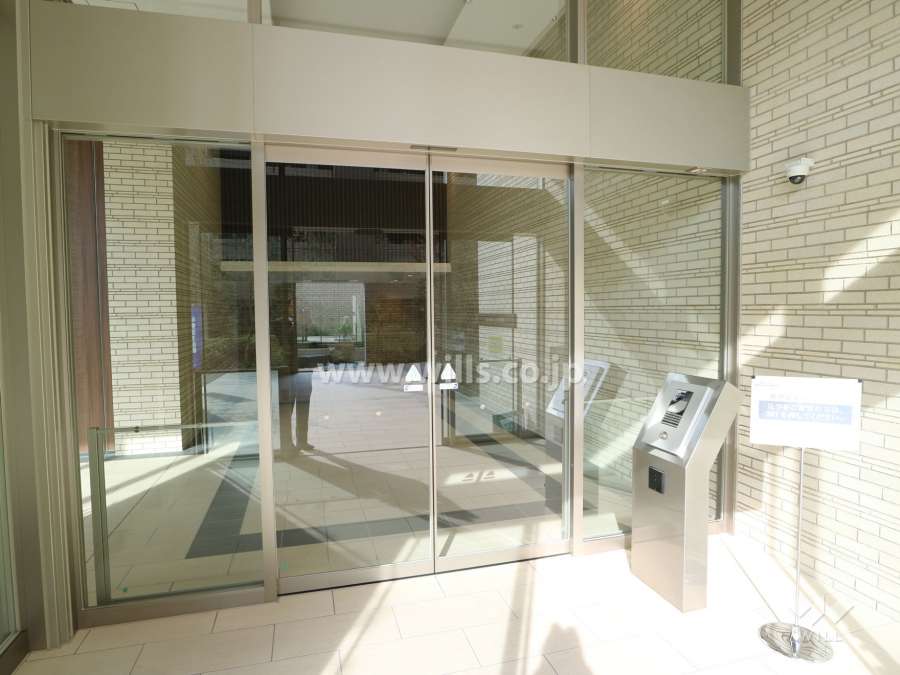 エントランスはオートロック付きです。