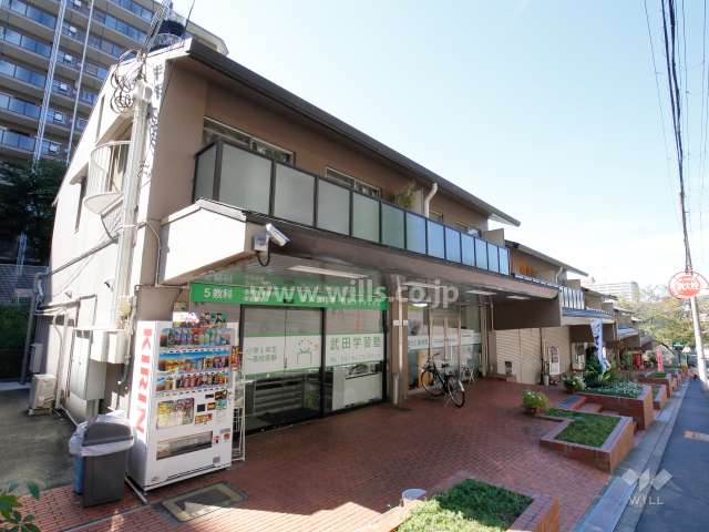 ローレルハイツ千里6号棟の外観（北東側から）