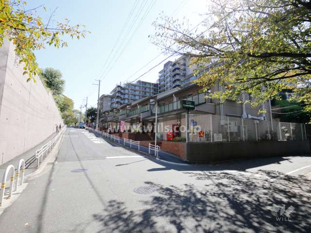 ローレルハイツ千里6号棟の遠景（北西側から）