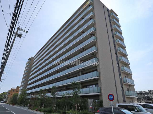 プレサンスロジェ尼崎の外観（北東側から）
