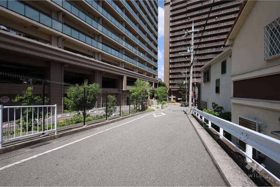 敷地南東側の前面道路