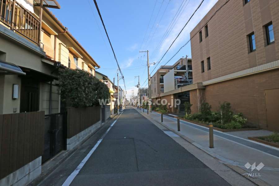 敷地北側の前面道路