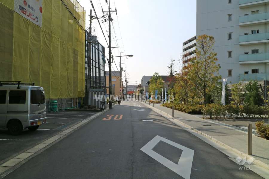 敷地の南東側前面道路