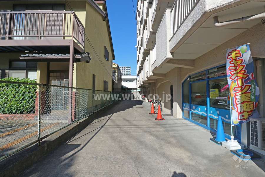 駐車場出入り口