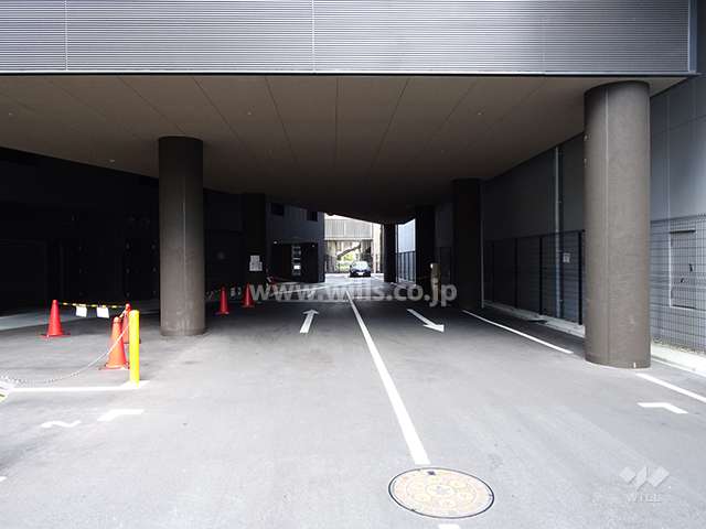 駐車場出入り口