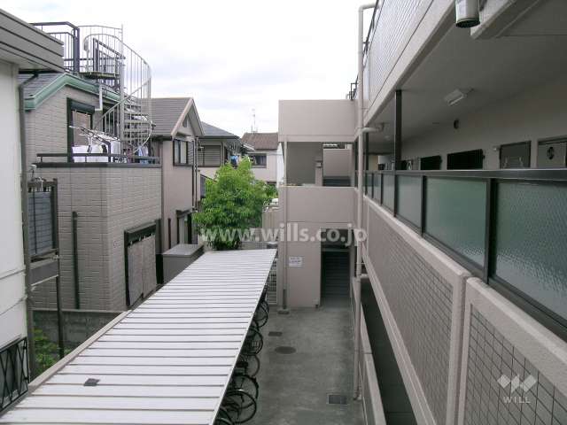 周辺は一戸建てが立ち並ぶ住宅地