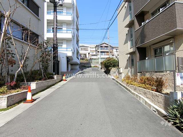 敷地東側の前面道路