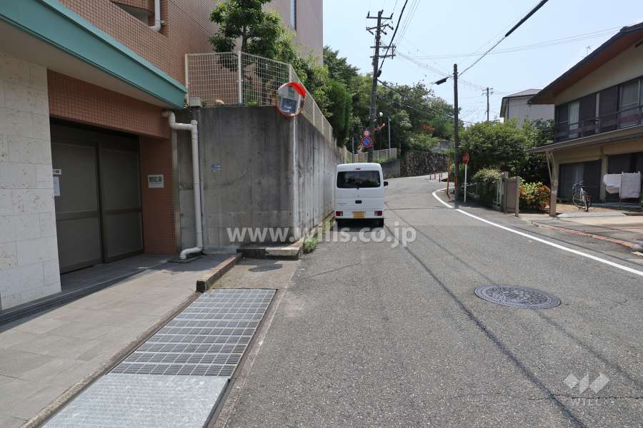 敷地北西側の前面道路