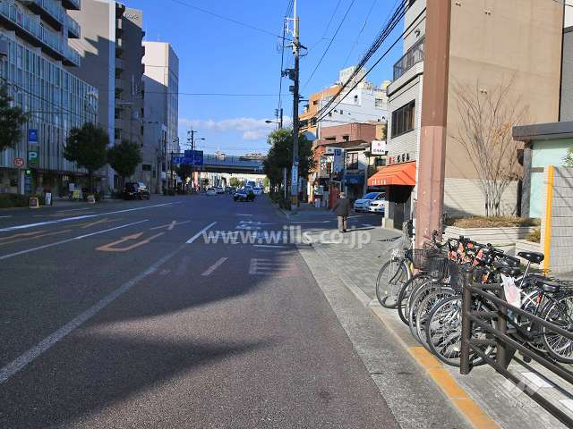 敷地南側の前面道路（東側から）