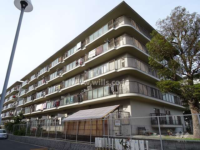 サンハイツ高槻9号館の外観（南東側から）