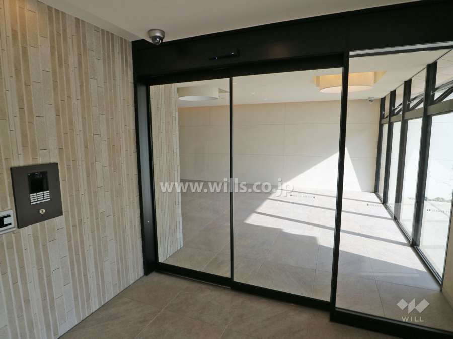 エントランスはオートロック付きです。