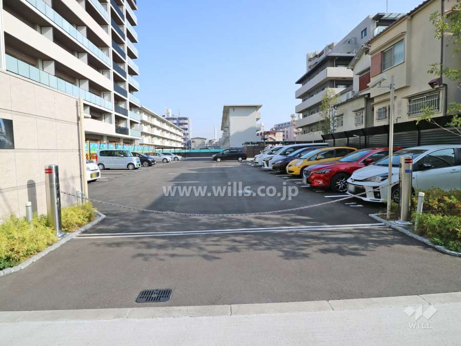 駐車場出入り口(ロボットゲート付き)