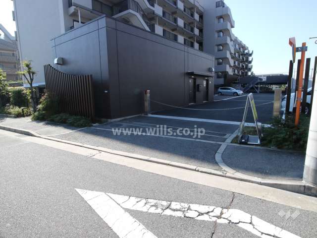 駐車場出入り口