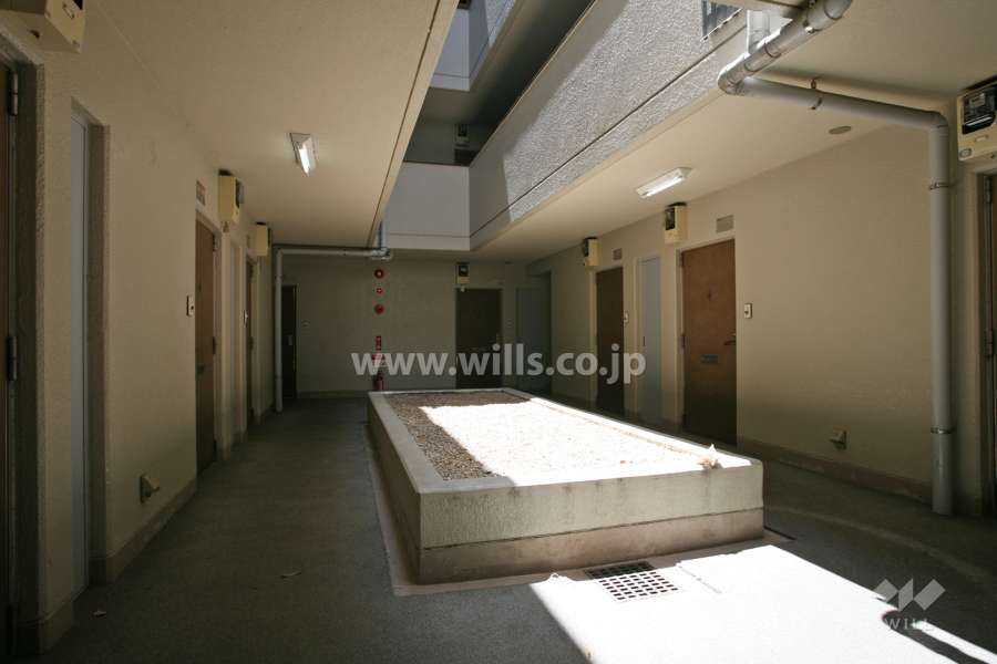 建物中央にある吹き抜け