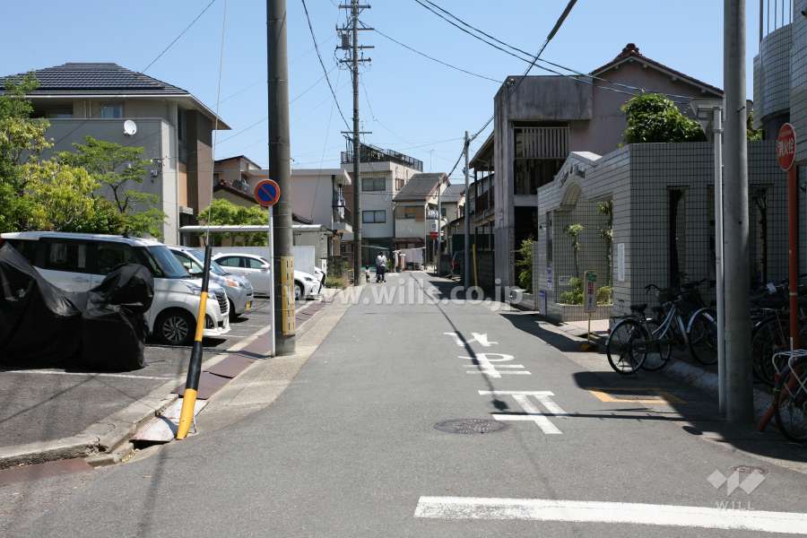 敷地北側の前面道路