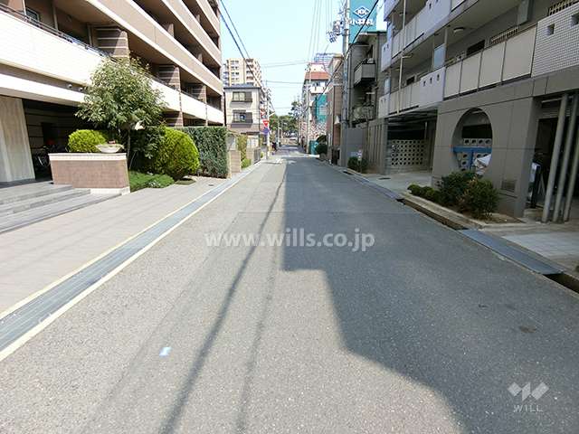 敷地南側の前面道路