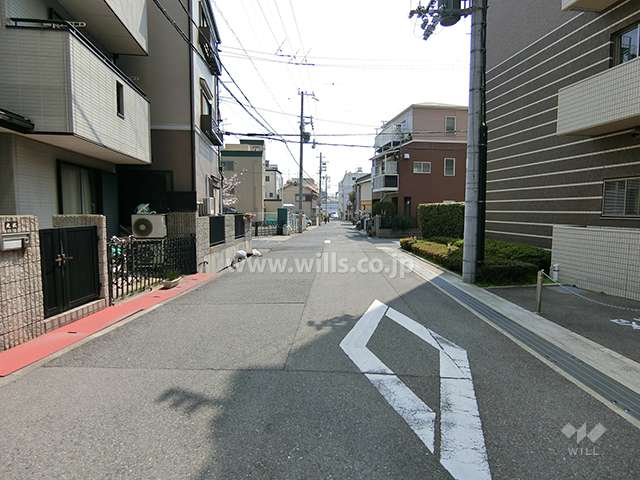 敷地東側の前面道路