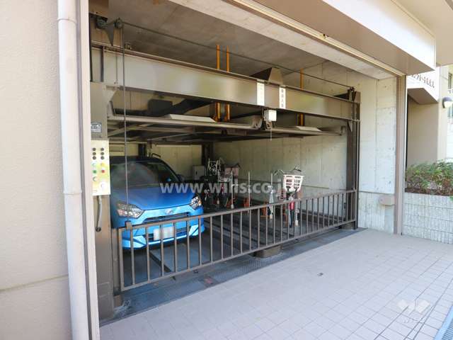 建物1階部分の駐車場(機械式)