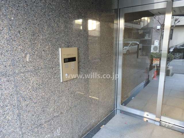 エントランスはオートロック付きです。