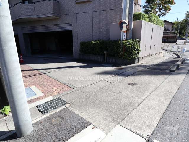 駐車場出入口