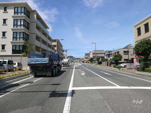 物件の東側前面道路（南側から）