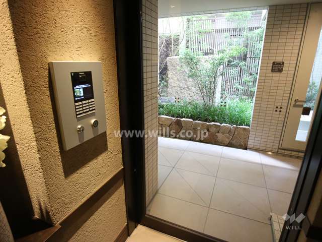 各エレベーターへ続く、専用のオートロックがあります。