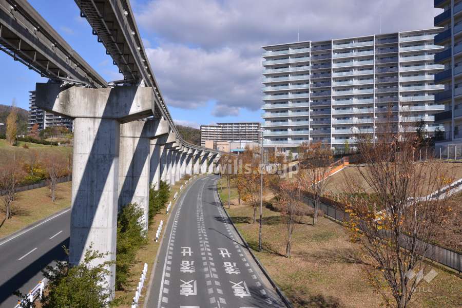 敷地の南東側前面道路