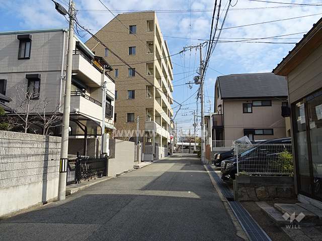 敷地南側の前面道路