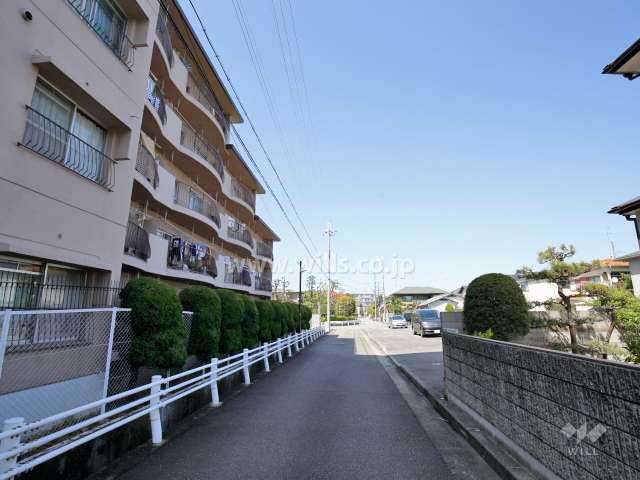 敷地東側の前面道路