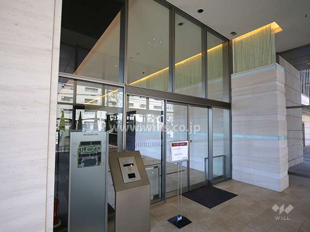 エントランスはオートロック付きです。