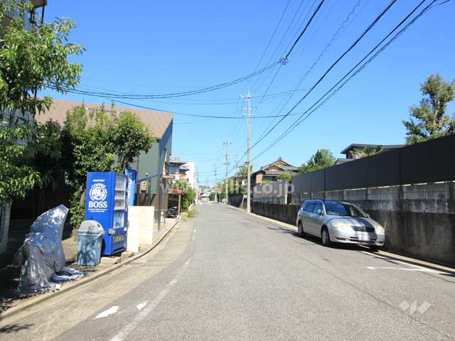 敷地東側の前面道路
