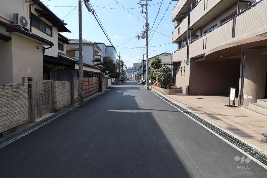 敷地南側の前面道路