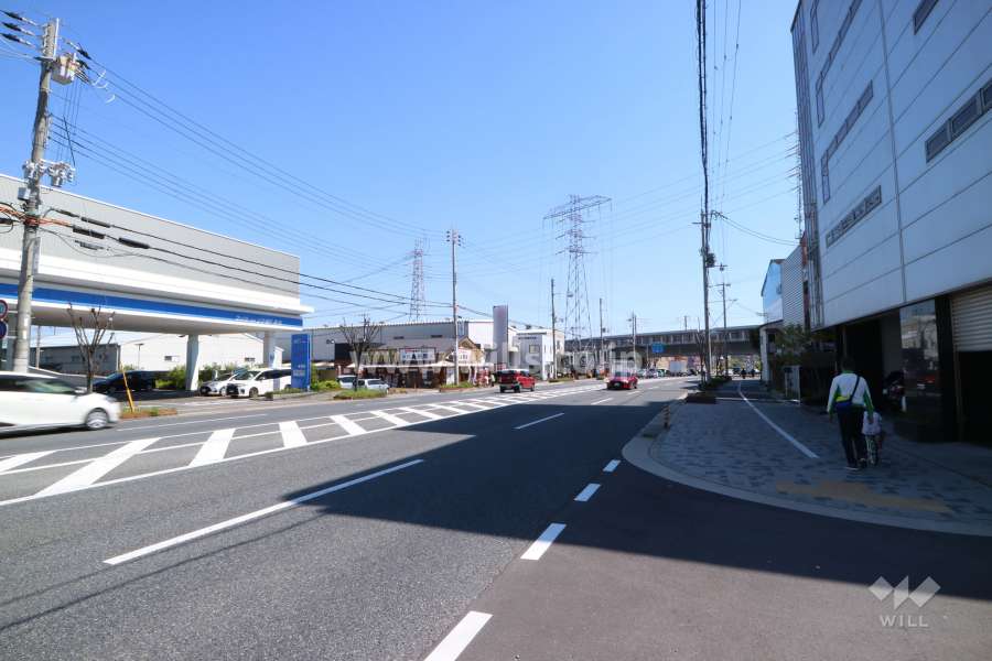 敷地東側の前面道路