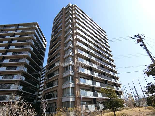 六甲アイランドCITY-W7Residence11番館の外観（北西側から）