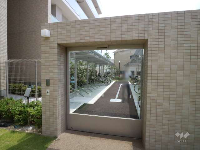 南側駐輪場（オートロック付き）