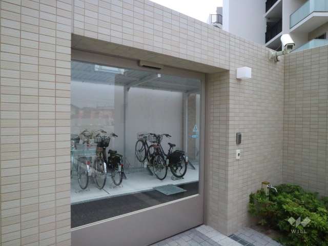 西側駐輪場（オートロック付き）