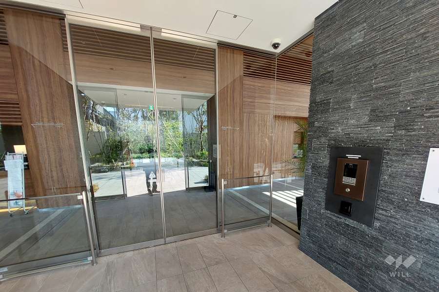 エントランスはオートロック付きです。